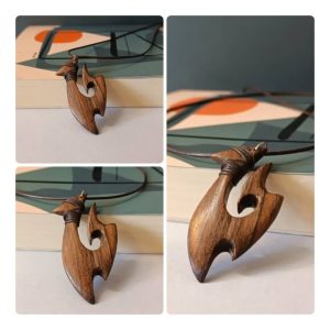 گردنبند قلاب ماهیگیری چوبی