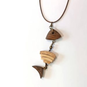 گردنبند ماهیگیری چوبی طرح ماهی استخوانی