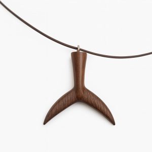 گردنبند ماهیگیری چوبی طرح دم مارلین