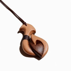 گردنبند قلاب ماهیگیری چوبی دو رنگ طرح فارور